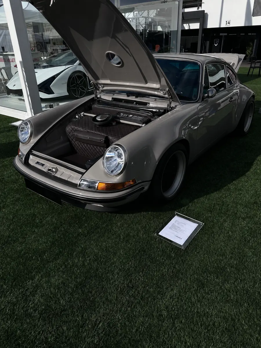 Porsche 911 Restomod bei einem privaten Showcase